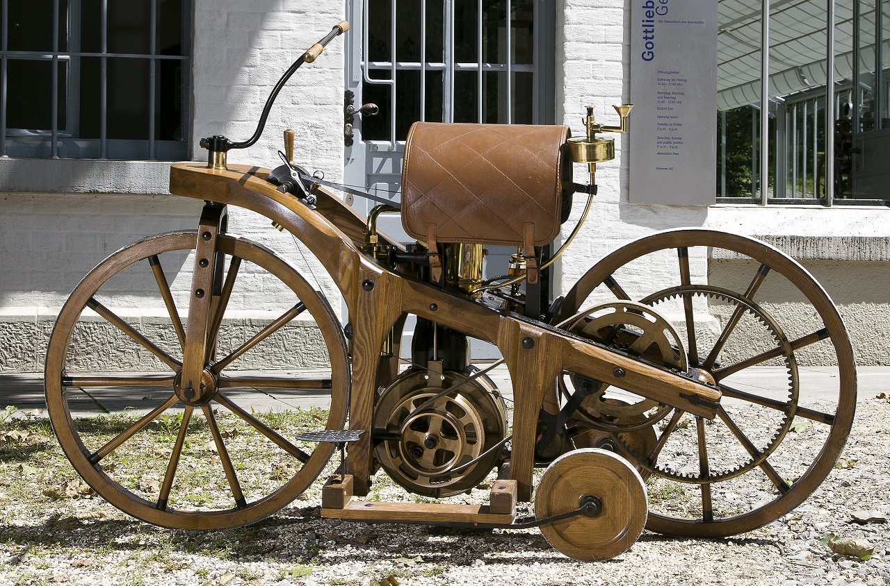 車屋四六 世界初ガソリン用内燃機関ダイムラー誕生