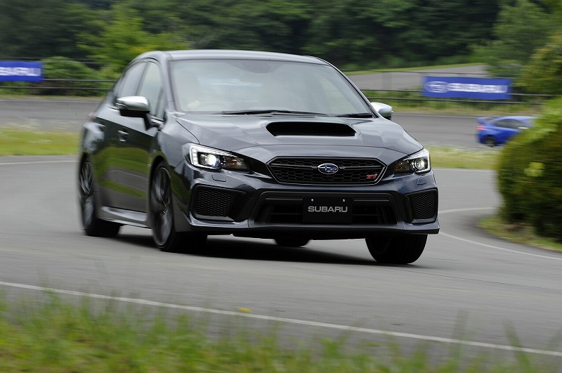 街乗りからワインディングまでシームレスな走り スバル レヴォーグ Wrx 試乗記