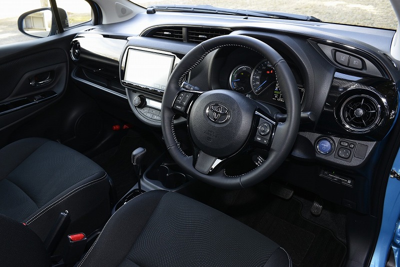 シームレスな加速に操安性を高めた ヴィッツハイブリッド試乗