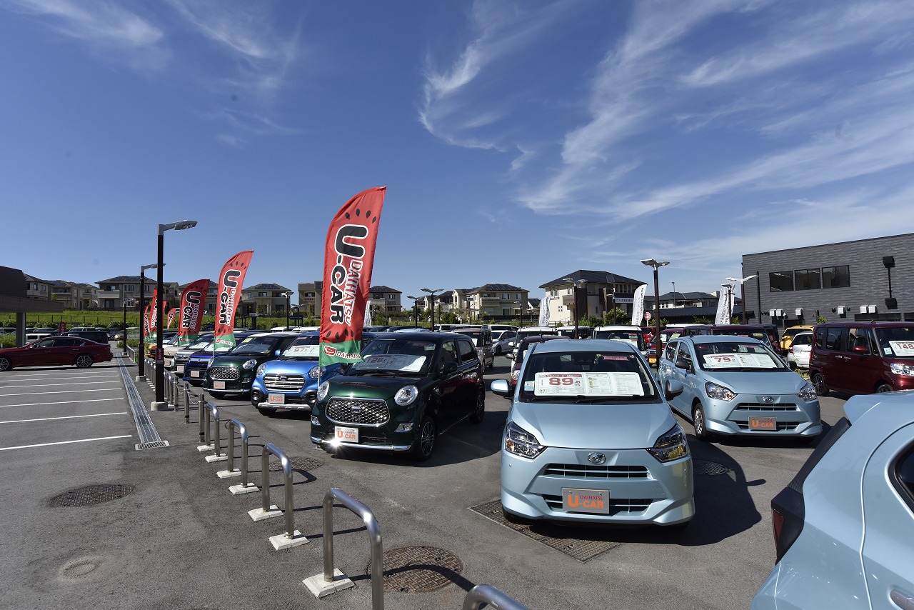 全国ショールーム訪問 グレスタ登美ヶ丘 カフェ レンタルスペースが揃うダイハツ 日産の認定中古車合同店舗