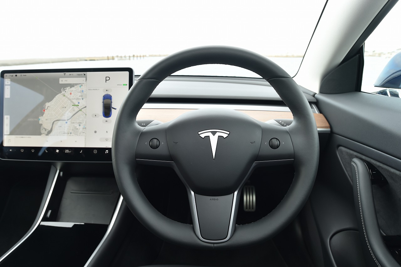 自動運転継続！テスラモデル3用ステアリングカウンターウエイト