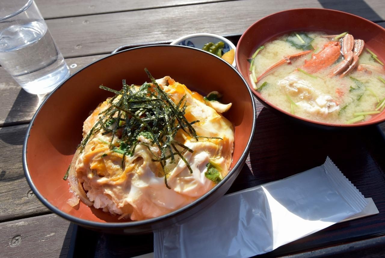 かにの味噌汁付き江の島丼