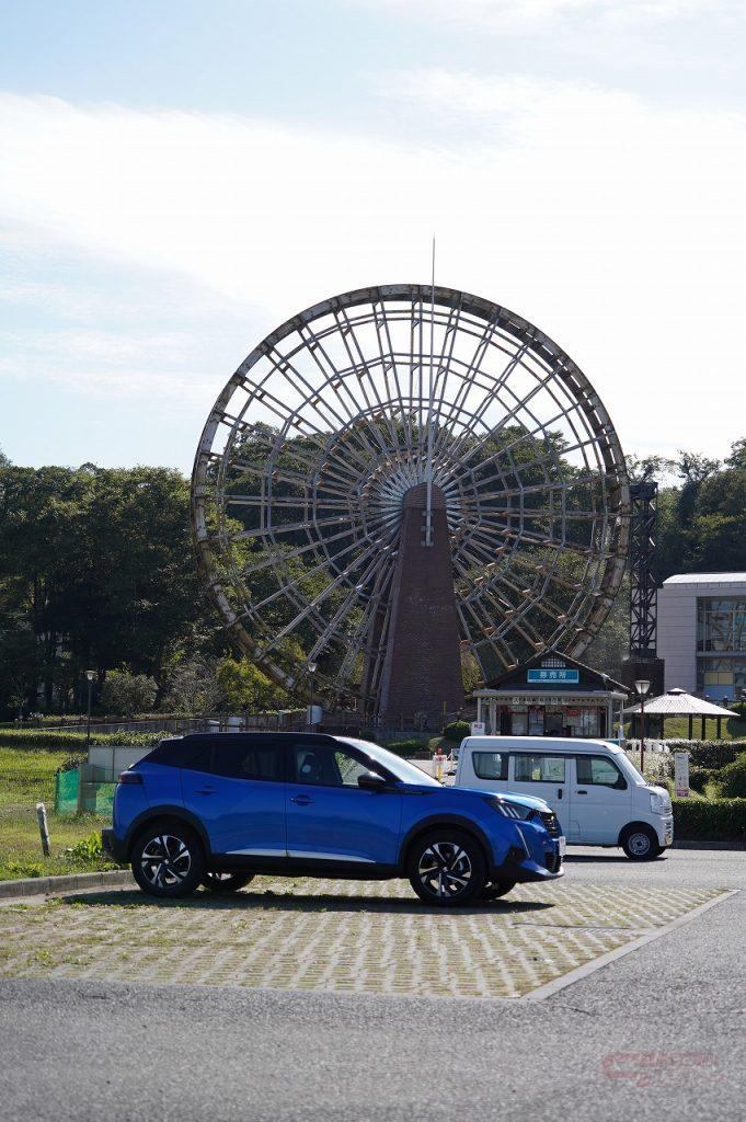 川の博物館の巨大水車をバックに愛車を撮影するのも良いだろう