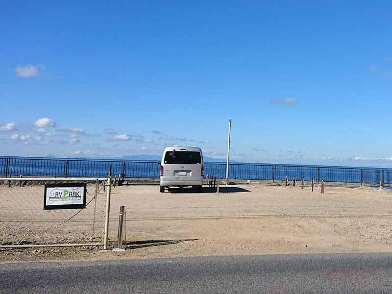 兵庫県洲本市五色町に「RVパーク 五色浜サンセットビュー」がオープン! 眼前の海には真っ赤に沈む夕日も望める最高のロケーション