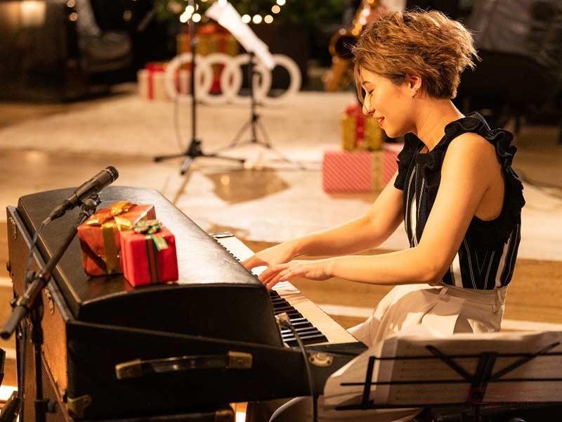 アウディ ジャパン ジャズピアニスト桑原 あいさんとコラボレーションした Audi Presents Home For The Holidays クリスマスコンサート 開催 公式youtubeチャンネルにて配信