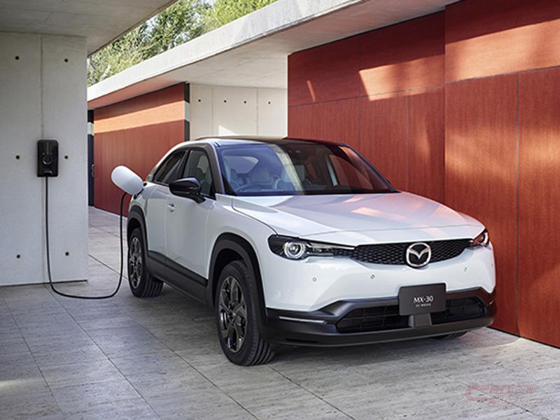 マツダ、初の量産電気自動車「MX-30 EV MODEL」を発売 新世代車両構造技術「SKYACTIV-VEHICLE ARCHITECTURE」と「e-SKYACTIV」の採用で高い走行性能を実現