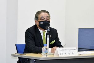 会見をする日本自動車部品工業会・尾堂真一会長