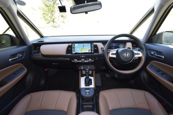 大きく変わった新型ヴェゼル 新旧モデルのデザインを比較 大きく変わった新型ヴェゼル 新旧モデルのデザインを比較