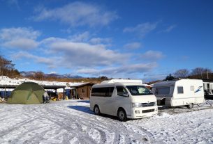 雪中のキャンプ風景