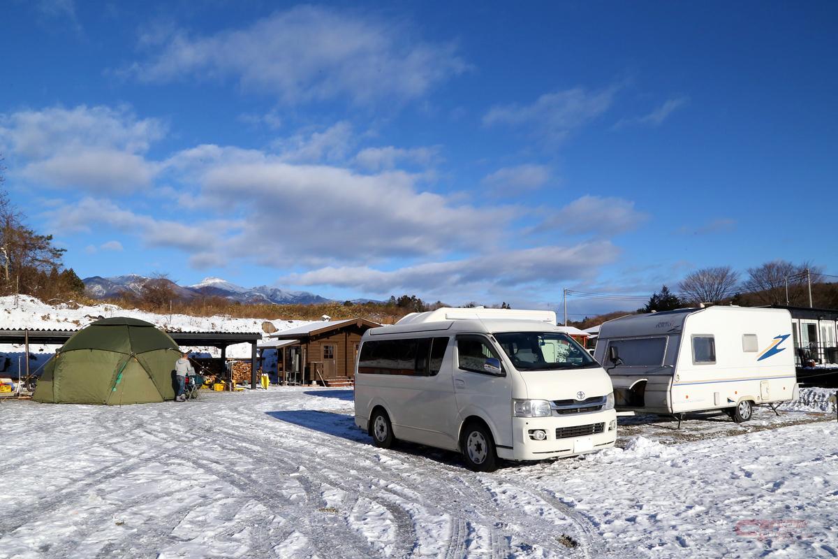 雪中のキャンプ風景