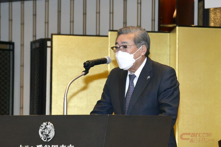 自動車保険表彰制度表彰式で挨拶をする自販連東京の加藤支部長