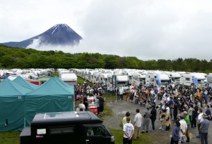 富士山を望むイベント会場の全景