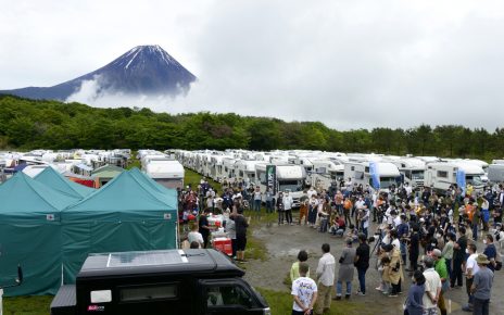 富士山を望むイベント会場の全景