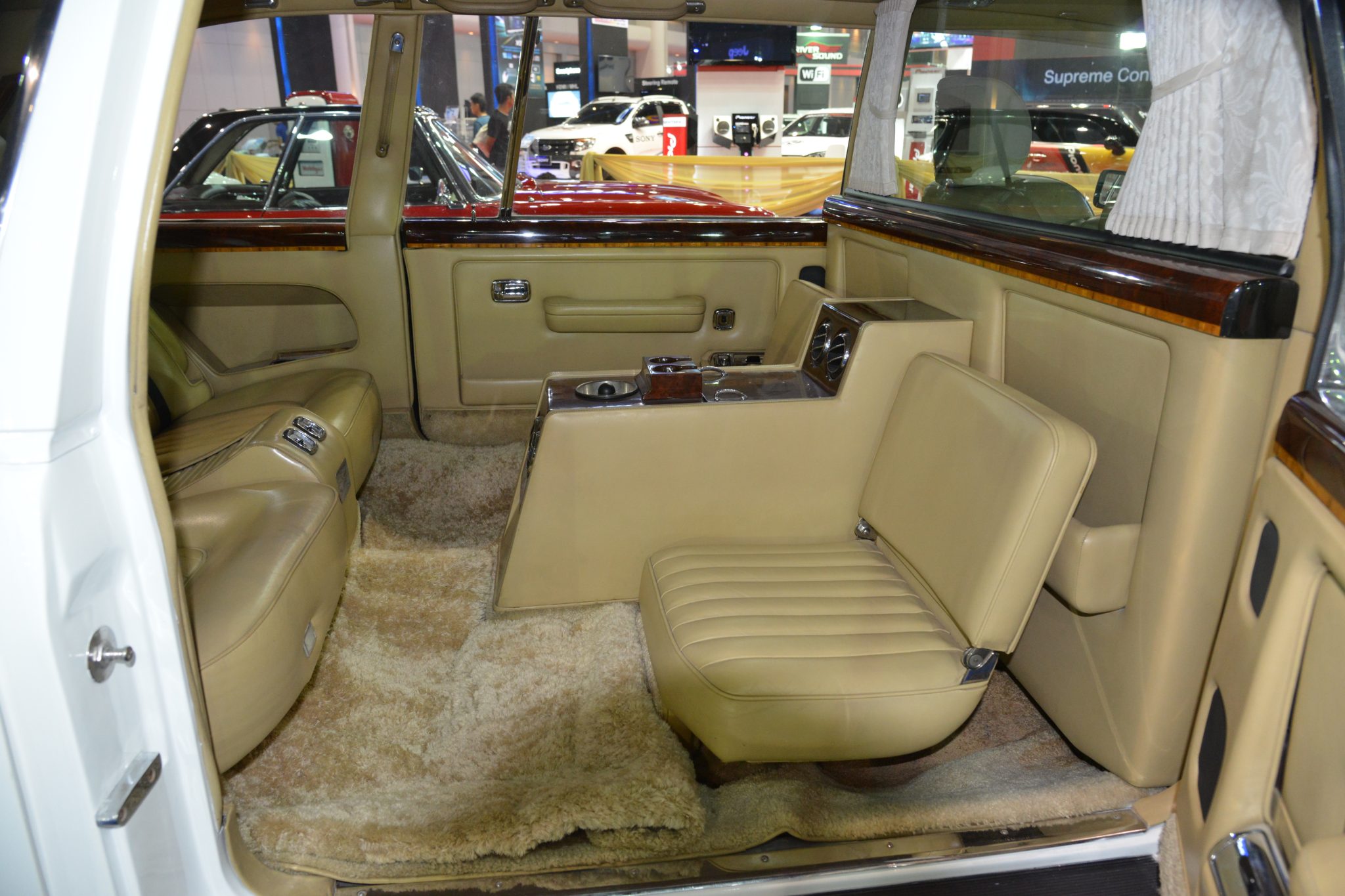 リムジンのアフターキャビン