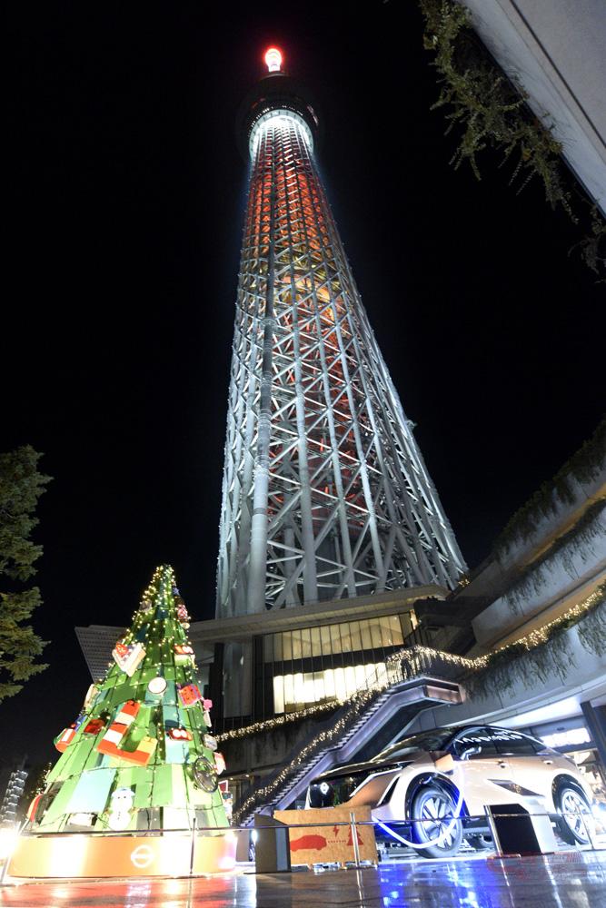 クリスマスのライティングがされた東京スカイツリー
